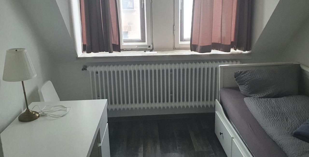 Hotel Berkut Фюрт Экстерьер фото