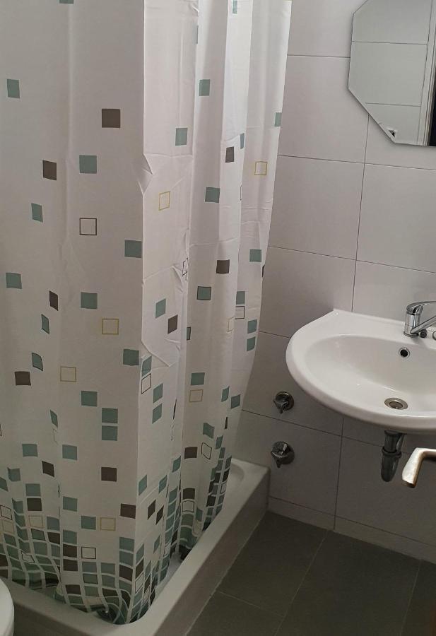 Hotel Berkut Фюрт Экстерьер фото