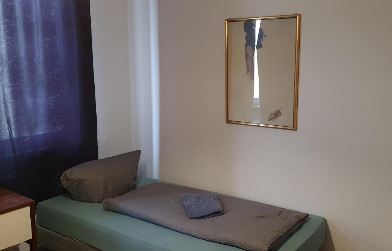 Hotel Berkut Фюрт Экстерьер фото